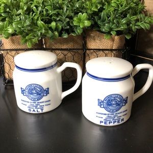 Vtg Colbert Blue farm-house salt-n-pepper shakers